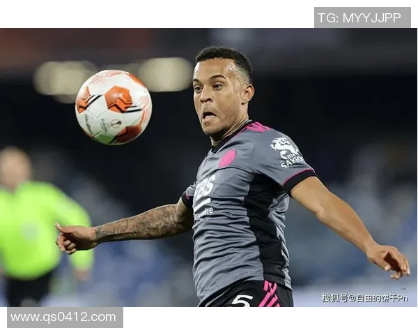 聚焦俱乐部足球明星球员的成长轨迹与赛场表现分析